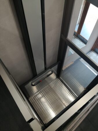 salvaescaleras vertical touchless