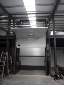 montacargas ascensor apertura y cierre